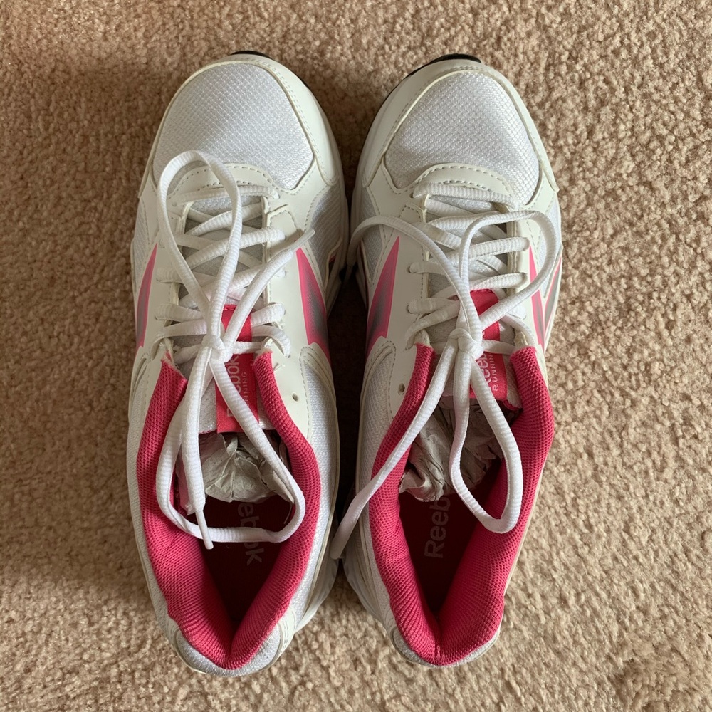 NEW Reebok Pink White Running Shoes - Picture 4 of 5